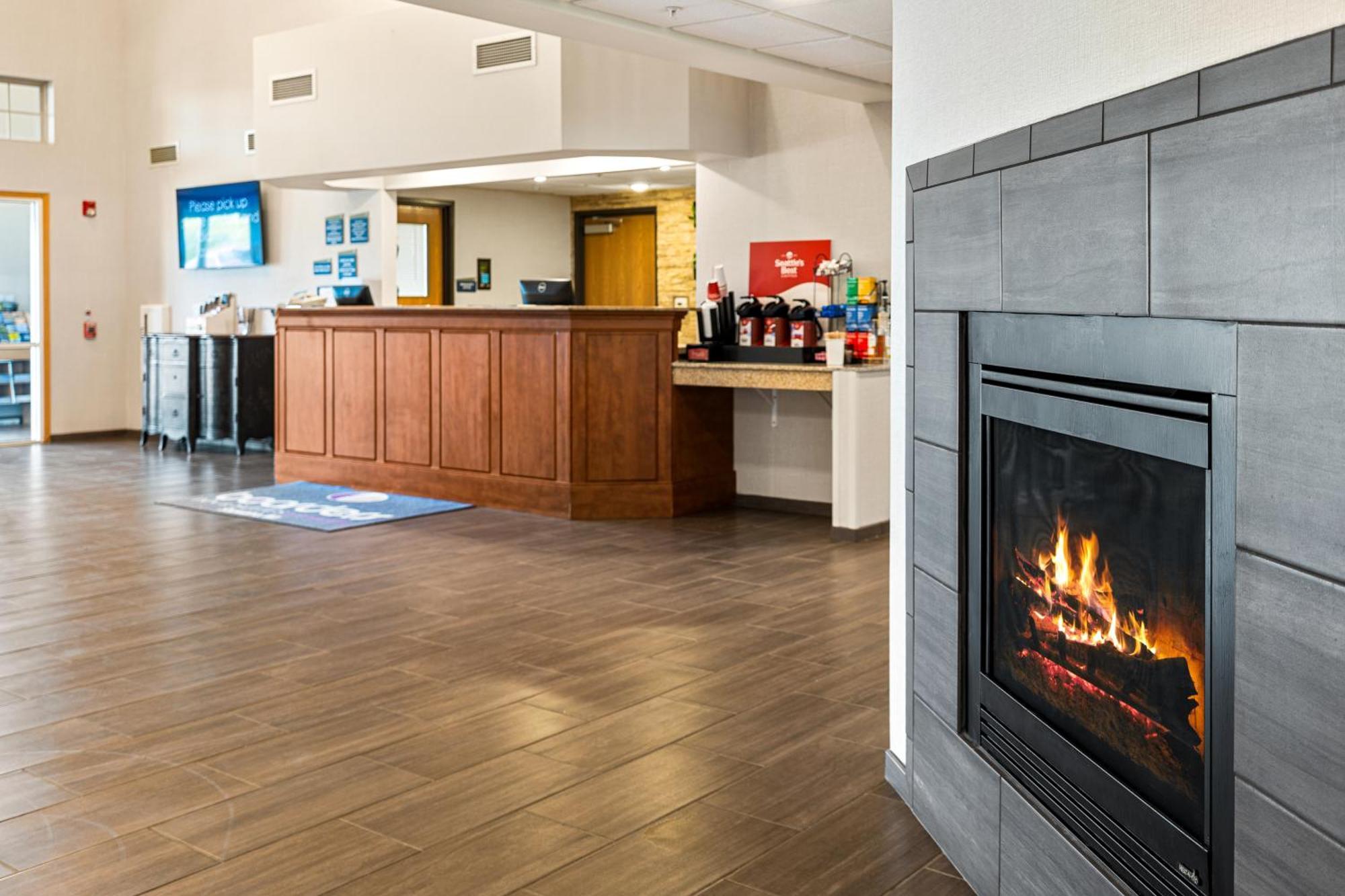 Boarders Inn & Suites By Cobblestone Hotels - Shawano Екстериор снимка