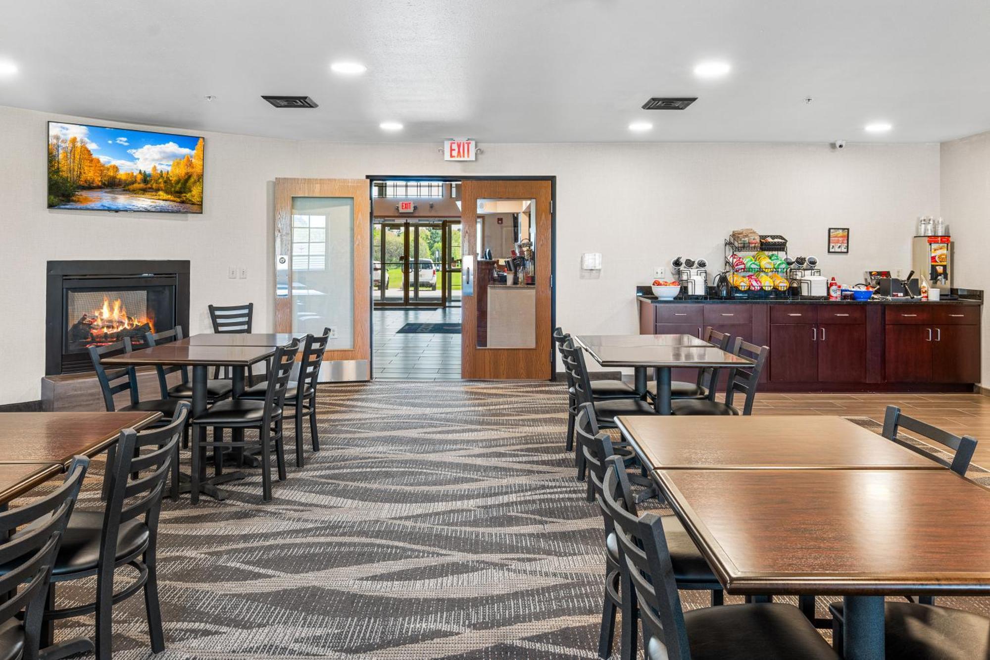 Boarders Inn & Suites By Cobblestone Hotels - Shawano Екстериор снимка