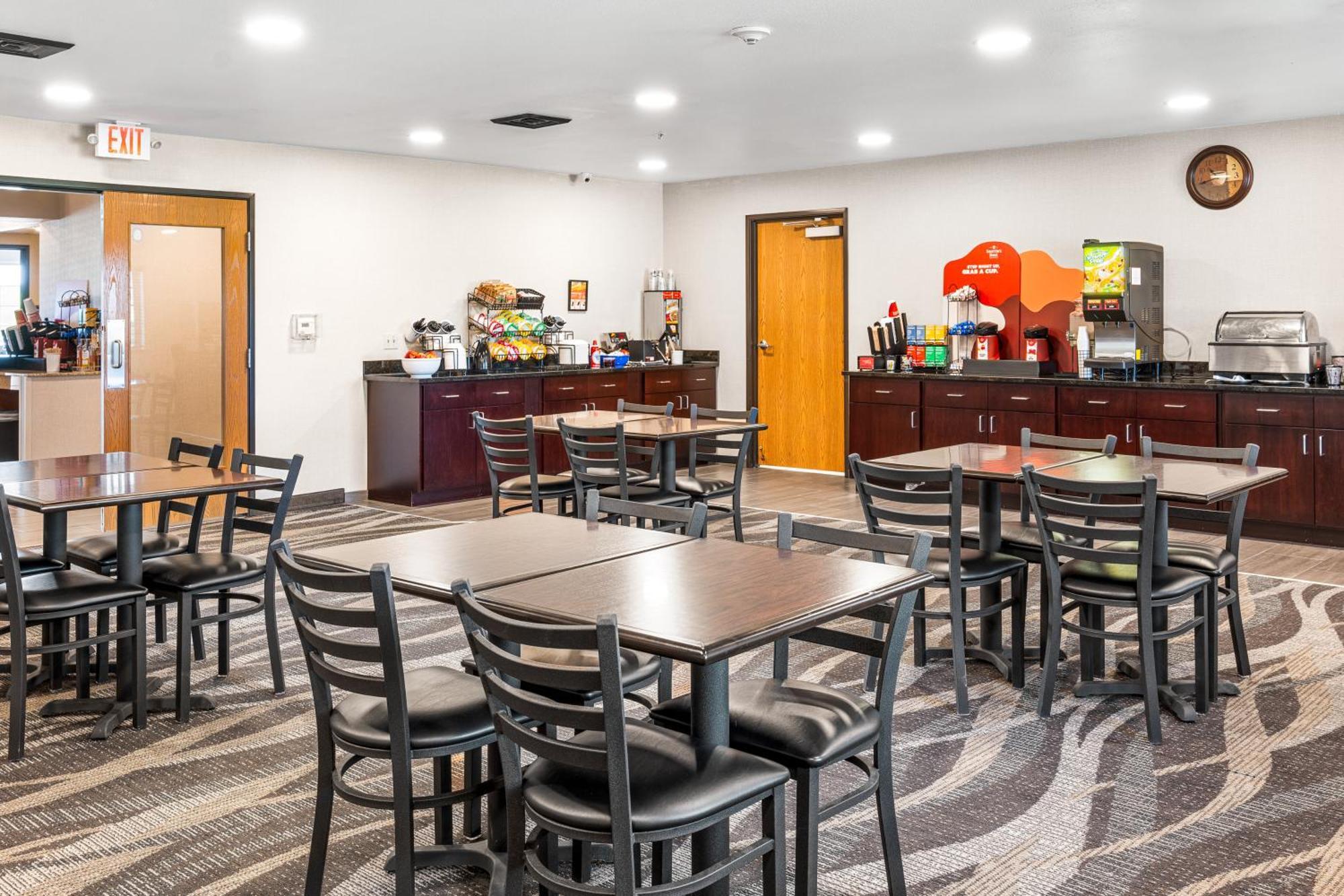 Boarders Inn & Suites By Cobblestone Hotels - Shawano Екстериор снимка