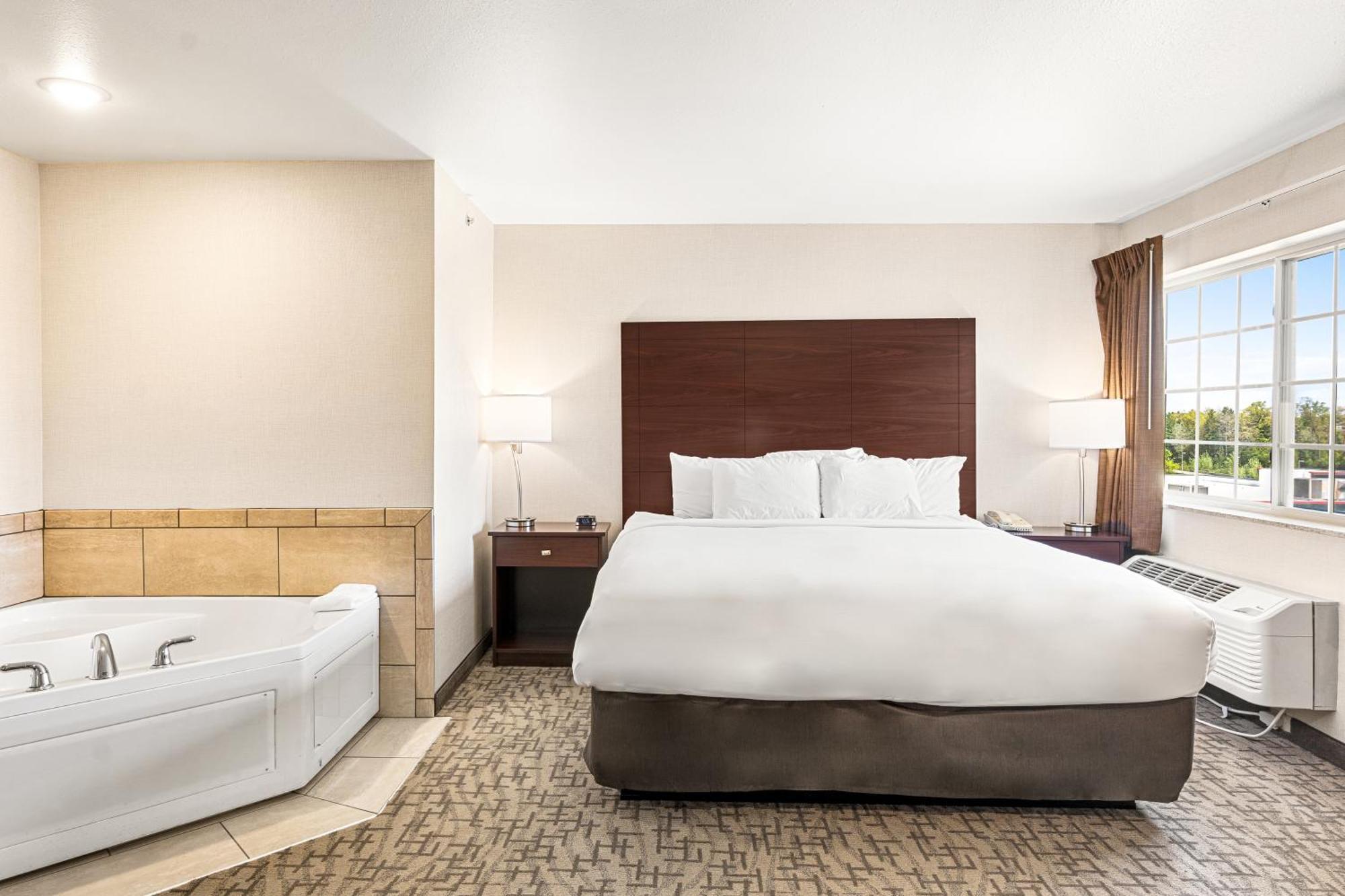 Boarders Inn & Suites By Cobblestone Hotels - Shawano Екстериор снимка