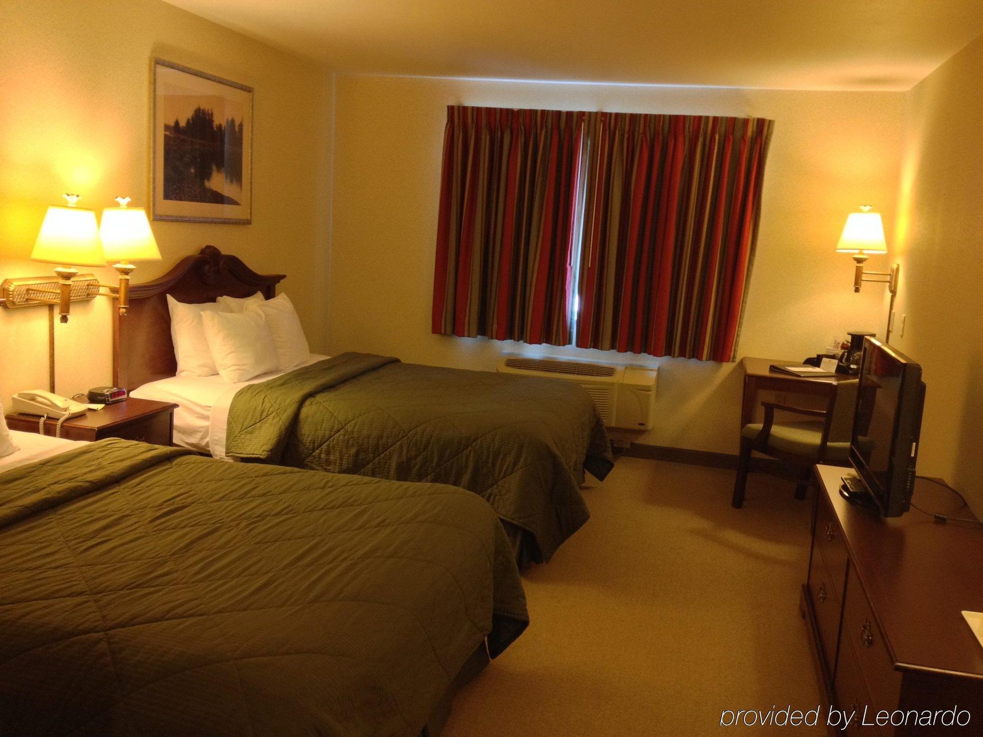 Boarders Inn & Suites By Cobblestone Hotels - Shawano Екстериор снимка