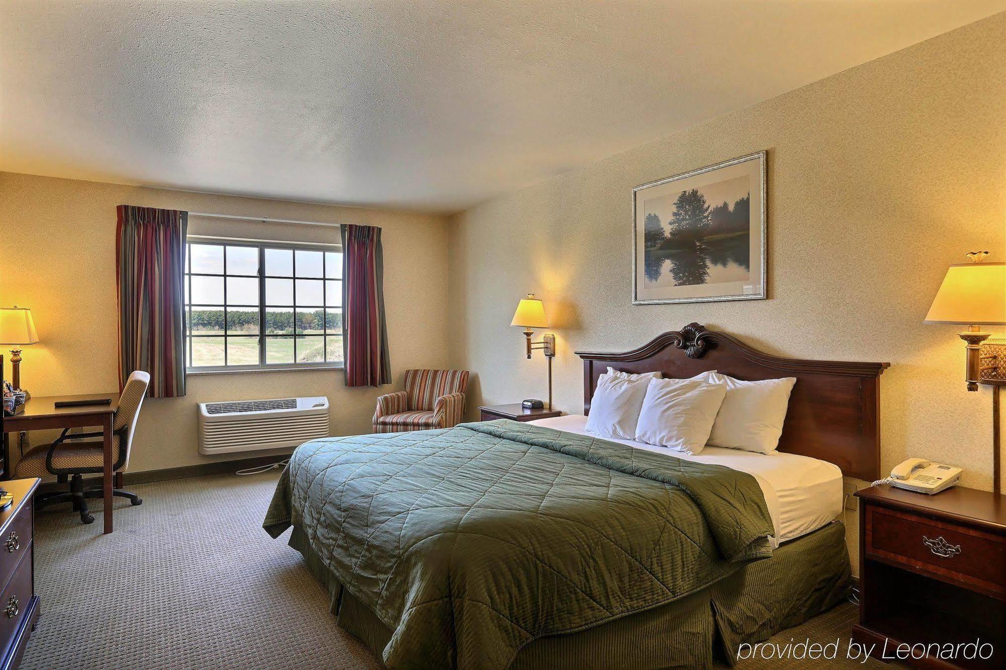 Boarders Inn & Suites By Cobblestone Hotels - Shawano Екстериор снимка