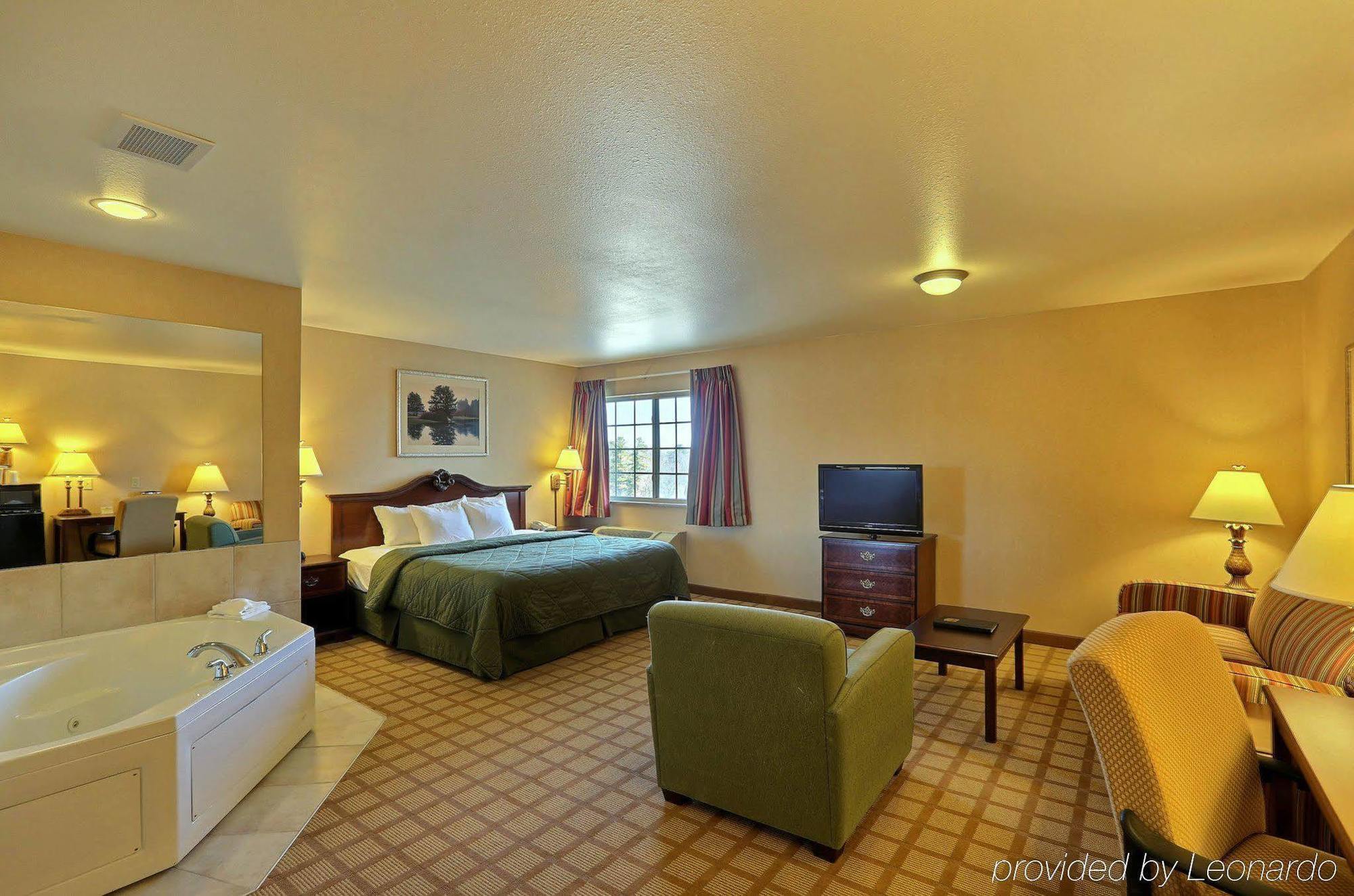 Boarders Inn & Suites By Cobblestone Hotels - Shawano Екстериор снимка