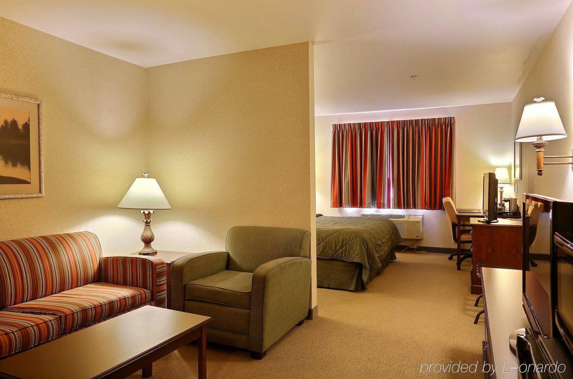 Boarders Inn & Suites By Cobblestone Hotels - Shawano Екстериор снимка