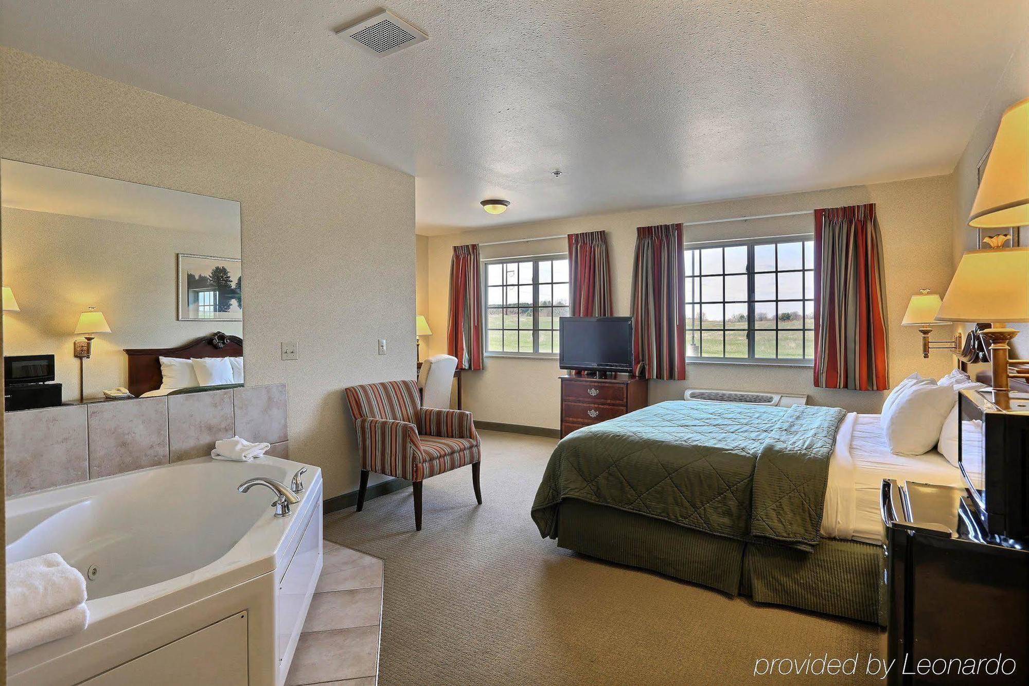 Boarders Inn & Suites By Cobblestone Hotels - Shawano Екстериор снимка